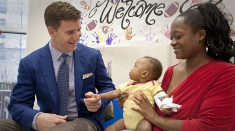 Eli Abby Manning Pledge 1m To Childrens Of Mississippis Campaign