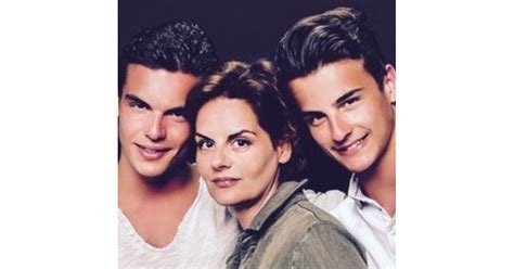S i m s i m. Julien Castaldi, Valérie Sapienza et Simon Castaldi. Photo ...