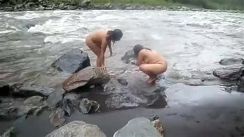 2992477 Two Indian Mature Womens Bathing In River Naked XXXBunker Com