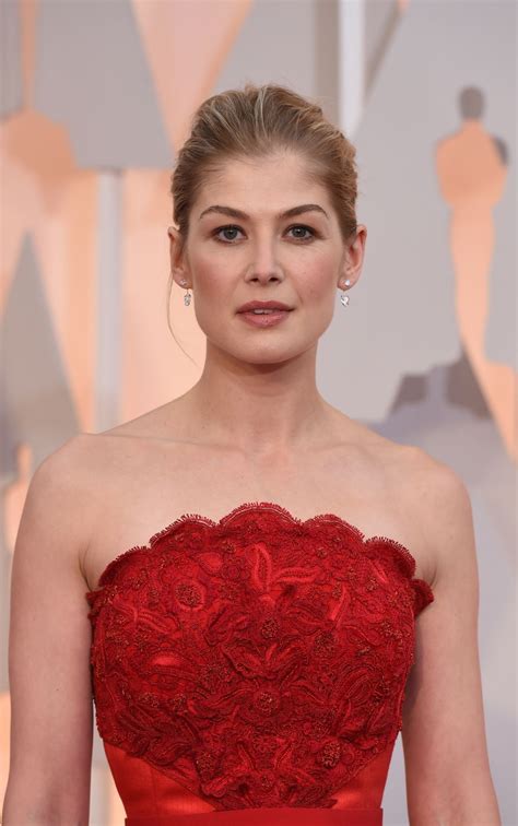 Even when rosamund pike isn't required to glam up, she certainly doesn't let her pregnancy style fall by the wayside as she proved on thursday. ROSAMUND PIKE at 87th Annual Academy Awards at the Dolby ...