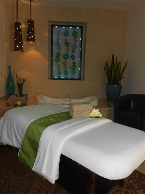 Pin By Abrazo Spa On Cabinas De Abrazo Spa Massage Room Decor Massage Therapy Rooms Spa