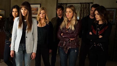 Pretty Little Liars A Character Slated To Die In Season 1 Managed To