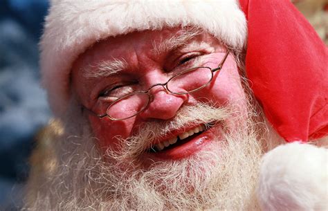 Website Puts Santa In A Photo Next To Your Tree Simplemost