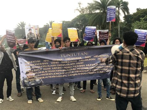 Dinilai Gagal Mahasiswa Minta Jokowi Copot Airlangga Hartarto