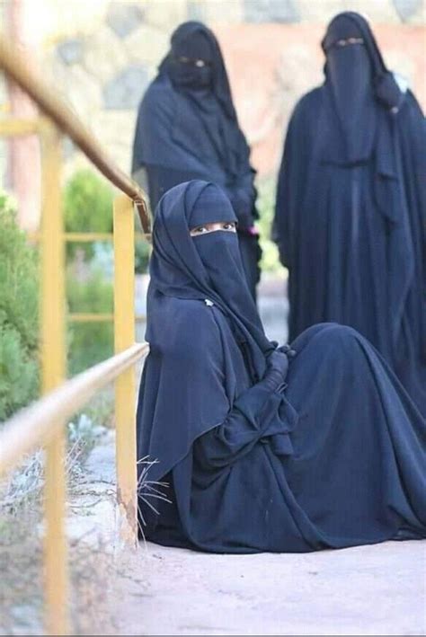 Burkha Muslim Girl In 2020 Muslim Women Hijab Arab Girls Hijab Black Hijab