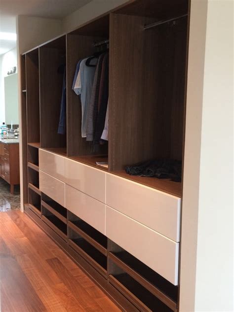 If you're ready to marie kondo your closet, we rounded up the best storage ideas for even the teeniest of spaces. Medium Sized Midcentury Wardrobe Design Ideas, Renovations ...