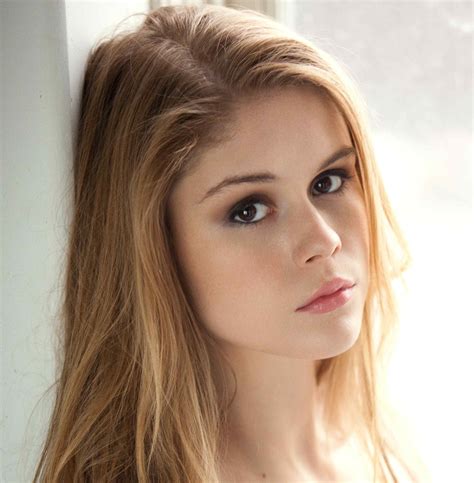 Erin Moriarty Famousfaces