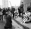 German Chancellor Willy Brandt kneeling in front of the Warsaw Ghetto ...