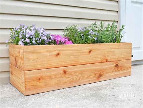 These planter boxes are around 21″ cube in size, which is perfect for an entry, patio or porch. 20 Easy and Amazing DIY wooden planter box ideas