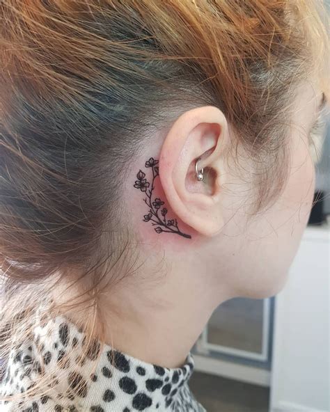 50 Uniqueness of Behind The Ear Tattoos Ideas | Behind ear tattoos, Back ear tattoo, Behind ear ...