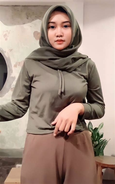 Pin By Ikeh Kimochi On Hijab Stylist Beautiful Hijab Hijab Muslimah