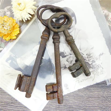 Large keys - Set of 3 keys - 18th Century - Old keys - French keys - Iron keys - skeleton 