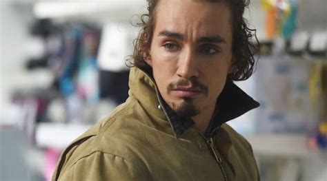 Robert Sheehan Misfits Al Desnudo En Fortitude Formulatv