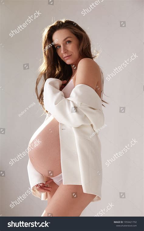 Beautiful Sexy Brunette Woman Pregnant Belly Foto De Stock