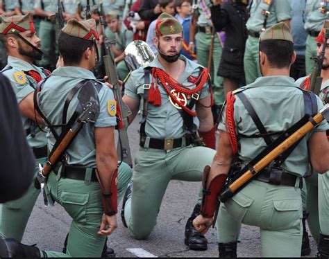 Hot Spanish Army Joins Covid 19 Efforts Fans Beg For Quarantine With Them