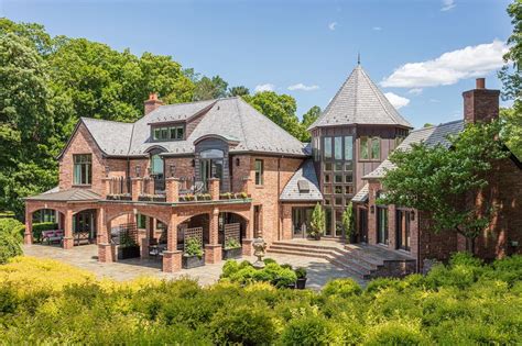 For Sale In Upstate Ny Georgian Style Brick Home For 369m Overlooks