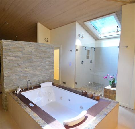15 Famous Bathroom Designs With Jacuzzi Tub