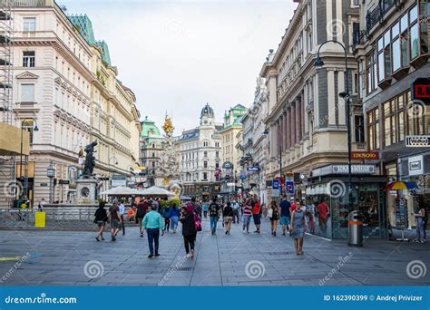 Grabenstrasse Main Shopping Street In Downtown Vienna People Walk Through The Pedestrian