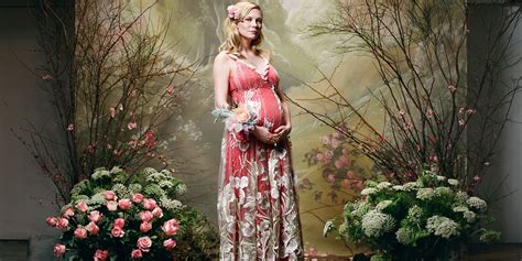 Kirsten dunst revealed her growing baby bump while draped in white lace and posing on the cover of w magazine's latest issue. Kirsten Dunst Confirms Her Pregnancy in Rodarte's Fall ...