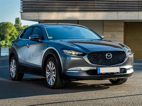 It went on sale in japan on 24 october 2019, with global units being produced at mazda's hiroshima factory. Mazda CX-30 2.0L Skyactiv-G M Hybrid Inspiration