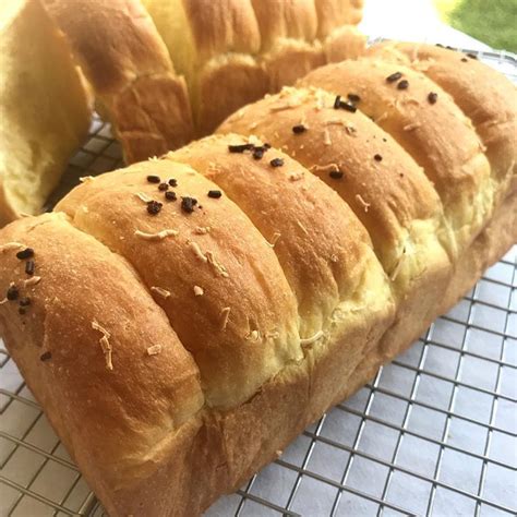 Anda bisa memasak roti sobek baking pan dengan menggunakan 12 bahan dan 5 langkah. Resep Roti Sobek Isi Meses Holland