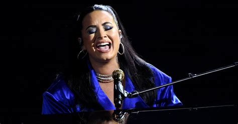Demi Lovato Purple Suit At Billboard Music Awards 2020 Popsugar Fashion