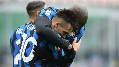 Эцио шида кротоне, италия +14°c солнечно. Bantai Crotone, Inter Milan Kudeta AC Milan dari ...