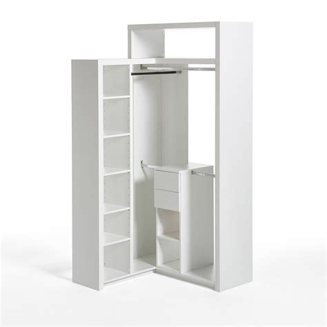 Sa finition blanche et les poignées en bois génèrent une belle touche naturelle. Dressing d'angle Yann (avec images) | Penderie d angle ...