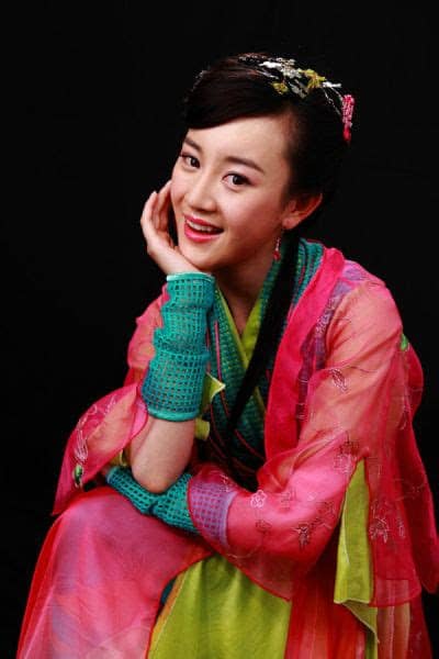 She graduated from beijing film academy. 《天涯明月刀》張檬演技驚艷人氣看漲_娛樂頻道_新浪網-北美