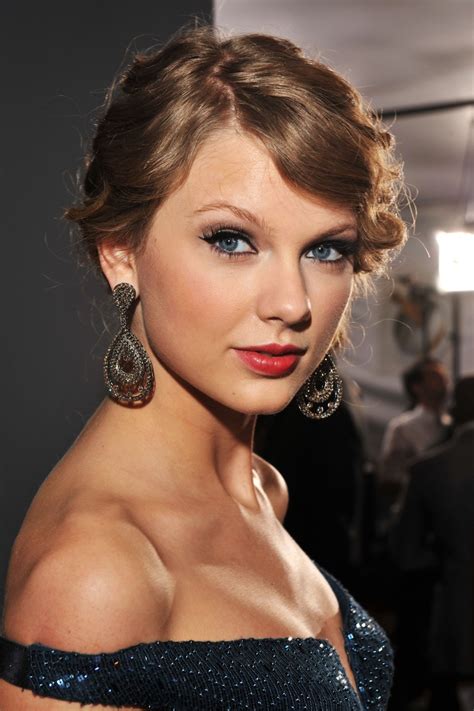 Taylor Swifts ‘lover Diary Entries Are Omg—twitter Fans Cant Even