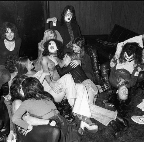 photo of the band kiss with groupies 1970 s r oldschoolcelebs