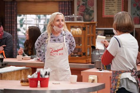 on roseanne and the conners lecy goranson grew to love becky hollywood outbreak