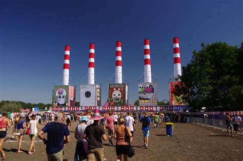 We are one of the largest operators in the sector. Lowlands 2O17 - Quizlet.nl