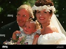 PA NEWS PHOTO 31/8/91 DENISE GYNGELL WITH DAUGHTER TONI (AGED 2) DURING ...