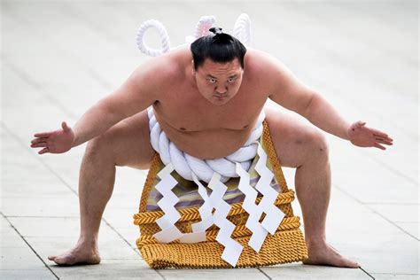 Hakuho El Gran Campeón De Sumo Japonés Contagiado Con El Coronavirus