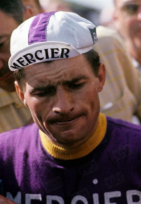 Anquetil rises in the pedals but. Poulidor-Anquetil, face à face dans le Tour 1964