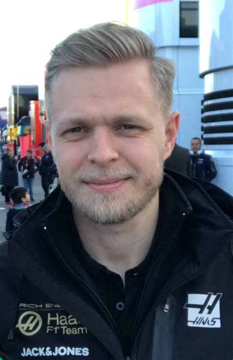 Kevin est le fils de jan magnussen qui a piloté pour mclaren puis stewart gp en formule 1 entre 1995 et 1998. Kevin Magnussen - Wikipedia