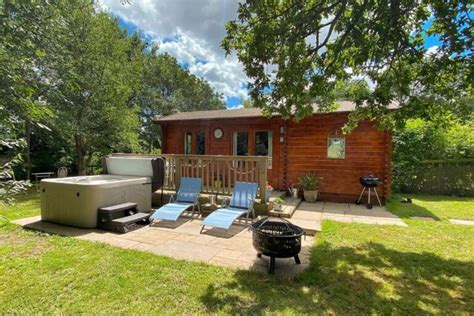 Best Lodges With Hot Tubs In The Kent ️ 2023 Full List