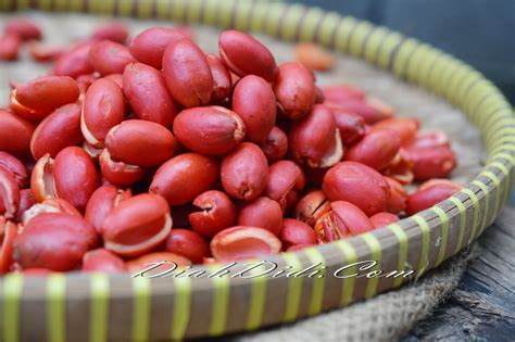 Emping sendiri merupakan camilan khas sulawesi selatan yang memiliki cita rasa alami, terutama jika digoreng dengan gula merah. Diah Didi's Kitchen: Keripik Kulit Melinjo