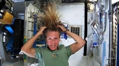Fun Video Nasa Astronaut Karen Nyberg Washes Her Hair In Space Nasa
