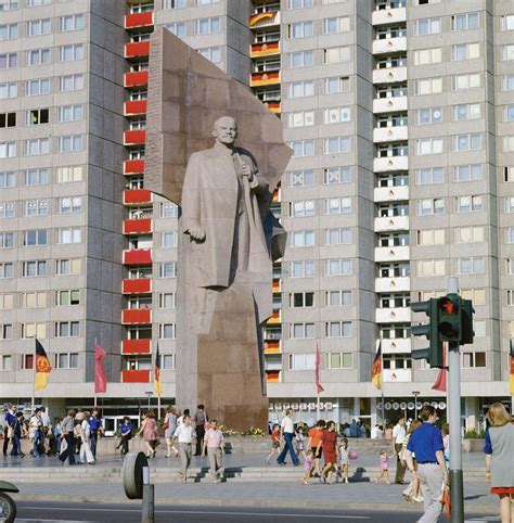 Berlin Photos Berlin Art Rda Statues Monument Back In The Ussr
