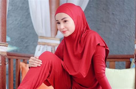 Intip Gaya Busana Hijab Feminin Ala Soraya Larasati Okezone Muslim