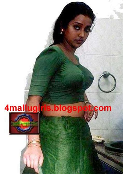 very sexy mallu aunty showing hot navel spicy blouse