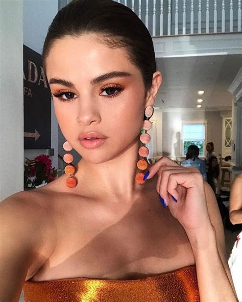 6 Stunning Selena Gomezs Eye Makeup Looks Iwmbuzz