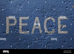 "Peace"/"Frieden"-Schriftzug an der East Side Gallery Berlin Stock ...