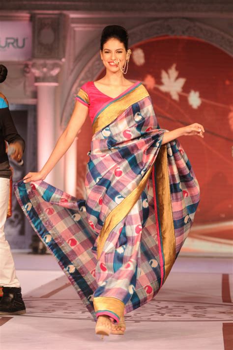 Sonakshi Sinha Walks On The Ramp For Rajgurus Fashion Show In Bangalore Photos Funrahi