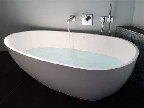 Freistehende Badewanne Luino Mineralguss Oval Ei Modern Duo