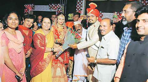 Pune Kanjarbhat Couple Ties Knot By Rejecting ‘virginity Test India
