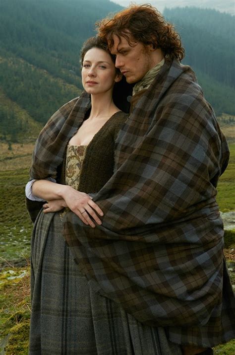Outlander Season 1 Claire And Jamie Fraser Official Picture Outlander 2014 Tv Series Photo