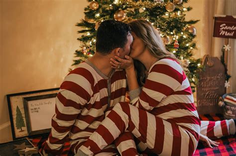 Pin By Samantha On Merry Christmas Couple Photos Photo Merry Christmas